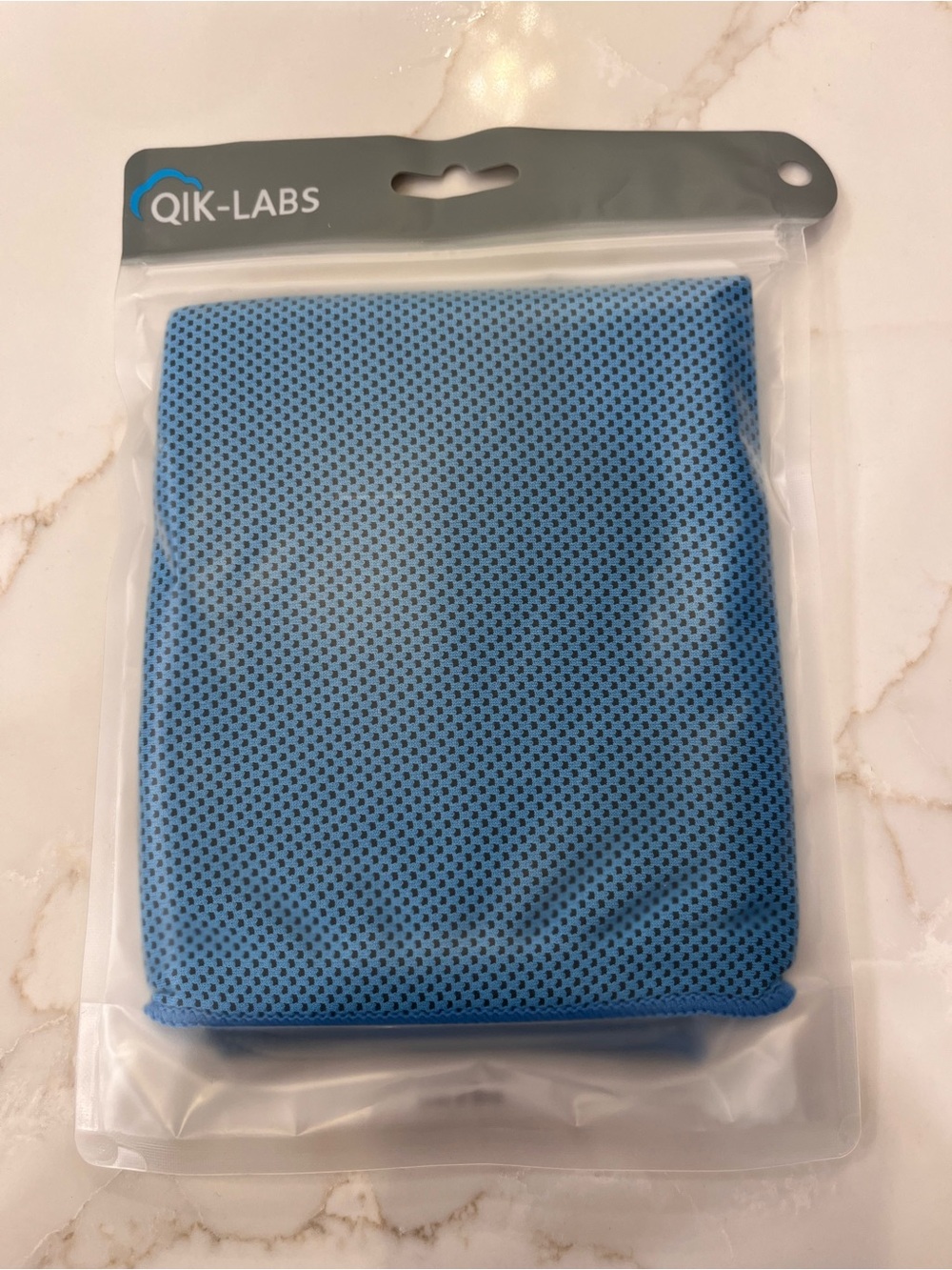 Lot of 4 QIK-LABS Towels